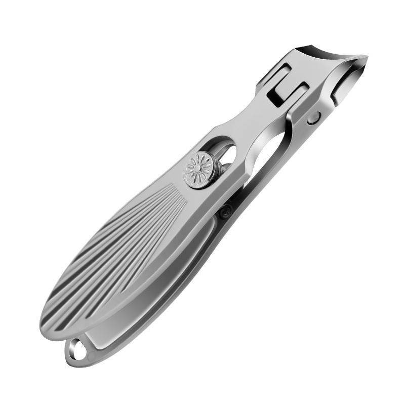 Silbernes Klappmesser mit strukturiertem Griff und geschlossener Klinge, auf einem einfachen weißen Hintergrund dargestellt.