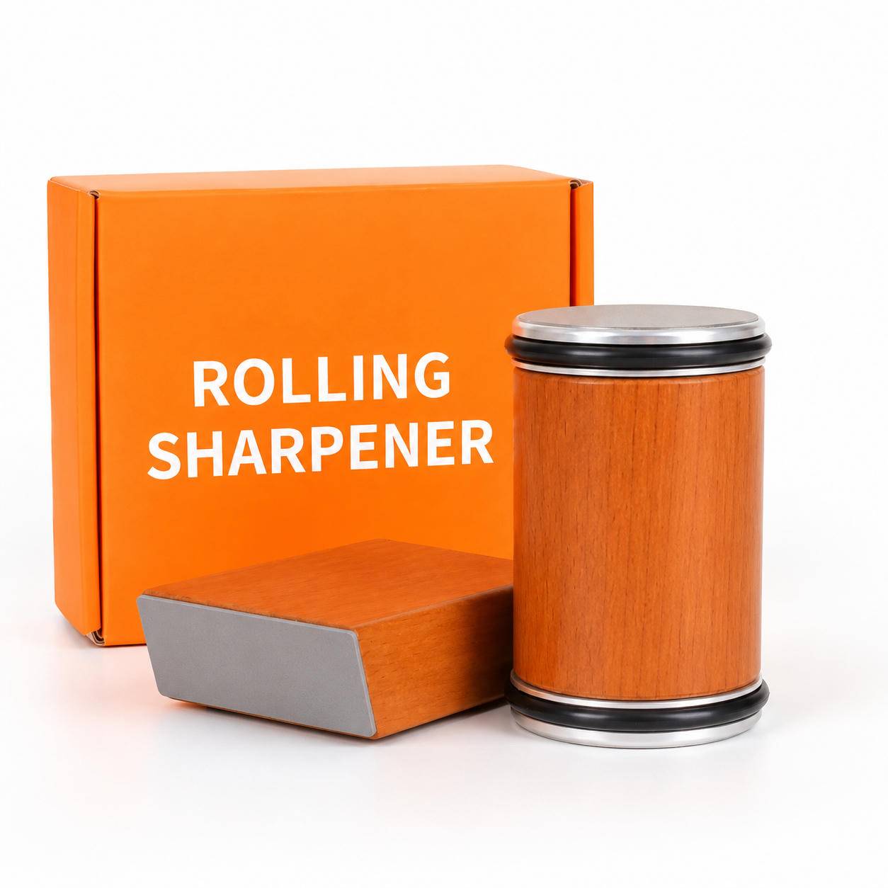 Orange 'ROLLING SHARPENER' Schachtel mit einem hölzernen zylindrischen Schärfer und passendem rechteckigem Block auf weißem Hintergrund.