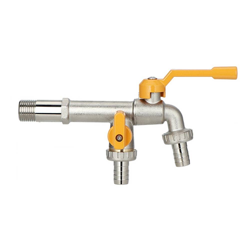 Metallisches Wasserhahn-Verteilerventil mit zwei Schlauchausgängen und orangenem Absperrhebel auf weißem Hintergrund.