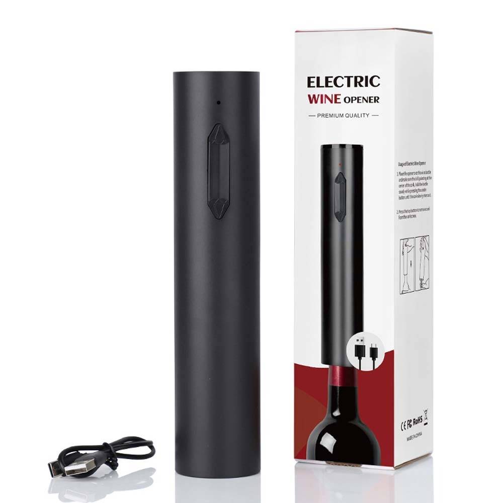 Schwarzer elektrischer Weinöffner mit USB-Ladekabel, das neben seiner Einzelhandelverpackung gezeigt wird.
