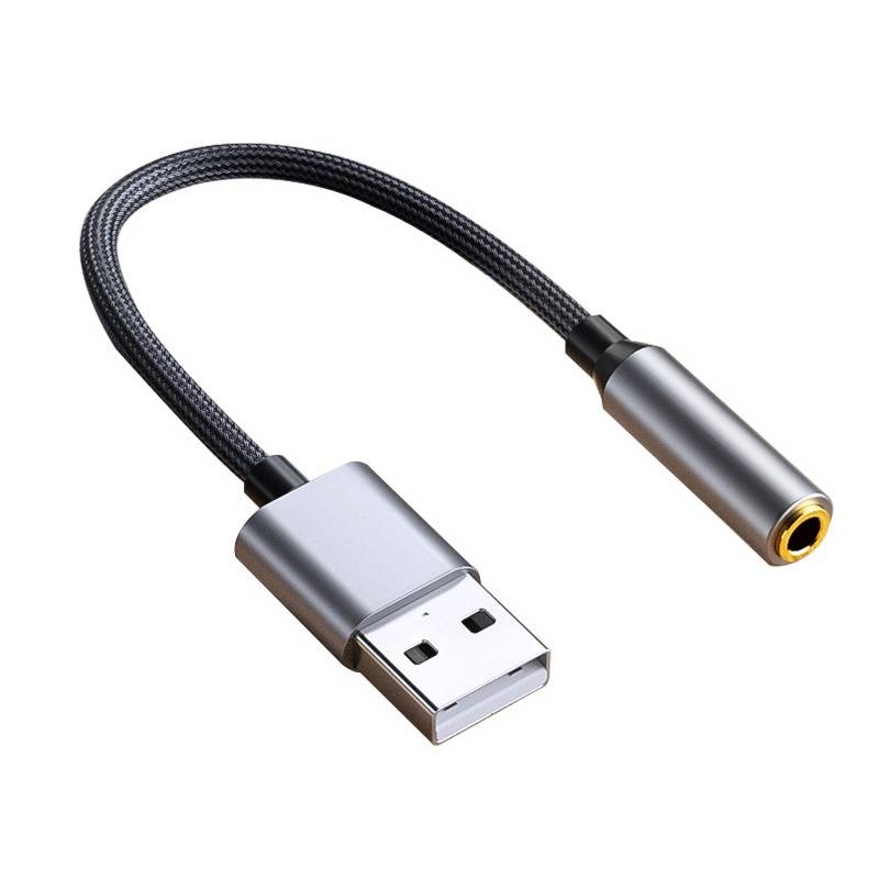 USB auf 3,5 mm Klinken-Buchse Adapterkabel mit geflochtener schwarzer Leitung und Silber-Steckern auf weißem Hintergrund