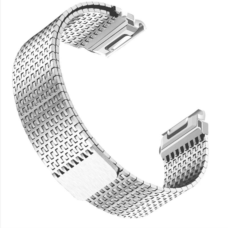 Ein Silbermetall-Uhrenarmband-Verschluss, isoliert auf weißem Hintergrund dargestellt, zu einer offenen Schleife gebogen.