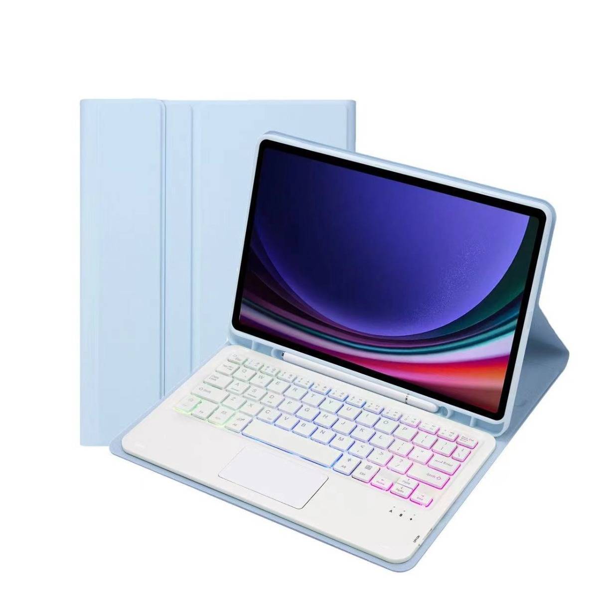 Weiße Tablette mit Tastatur in einem hellblauen Etui, angewinkelt offen auf einem einfachen Hintergrund gezeigt.