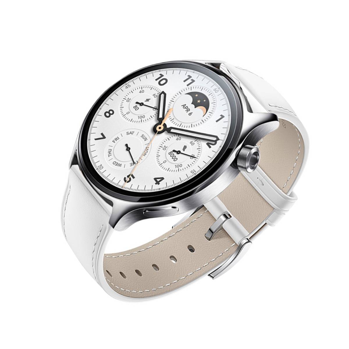 Weiße analoge Smartwatch mit Chromgehäuse, beigem Lederarmband und mehreren Zifferblattfunktionen, dargestellt vor einem einfachen Hintergrund.