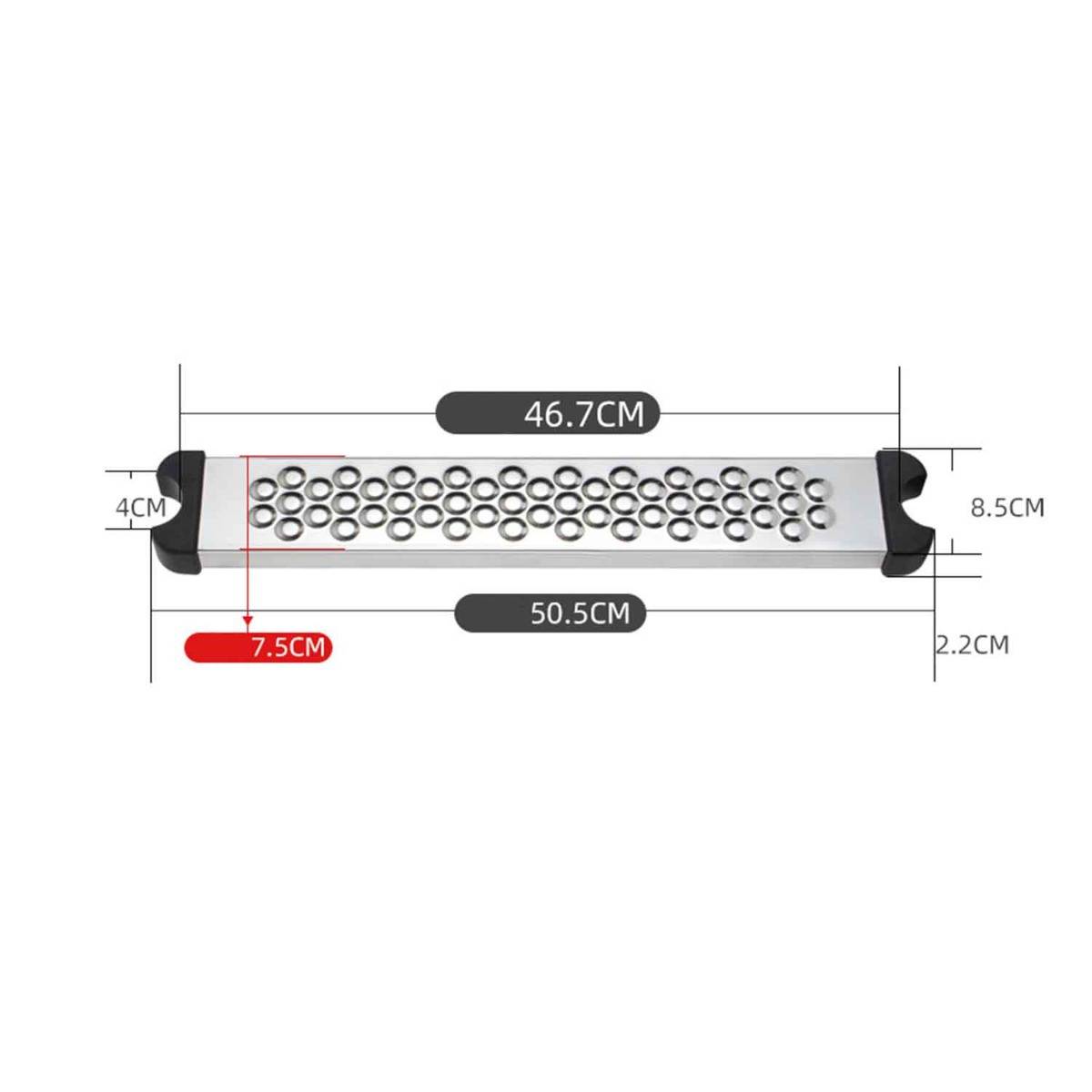 Maßzeichnung eines perforierten rechteckigen Metallwerkzeugs, das eine Länge von 50,5 cm, eine Nutzfläche von 46,7 cm, eine Breite von 8,5 cm und Abmessungen von 4 cm, 7,5 cm und 2,2 cm zeigt.