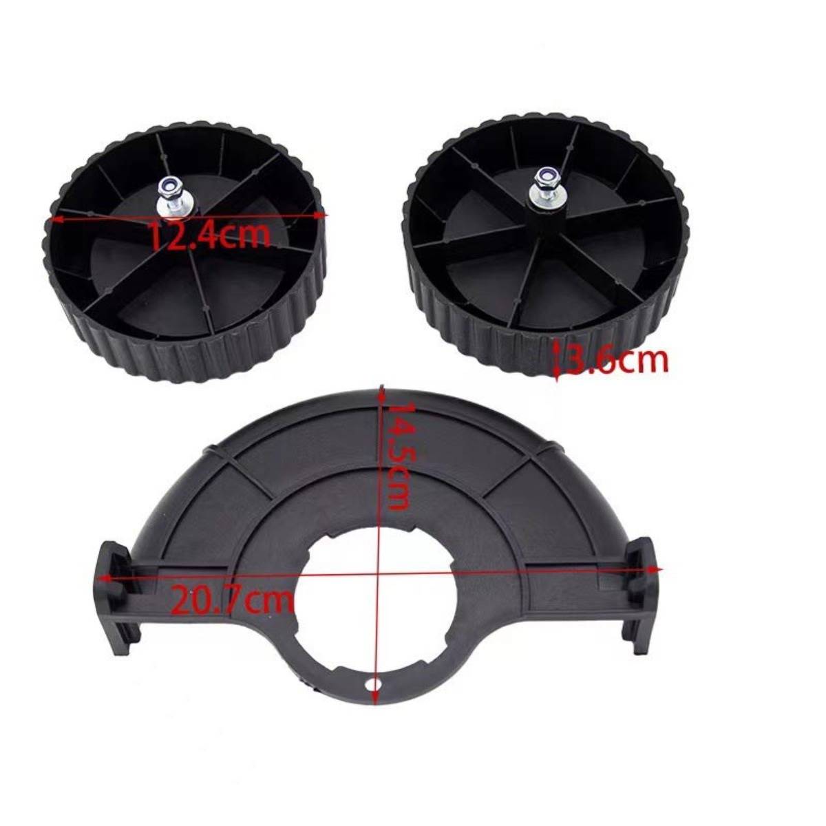 Schwarze Kunststoffrad- oder Riemenscheiben-Teile, gezeigt aus drei Blickwinkeln, mit roten Messetiketten, die Abmessungen von 12,4 cm, 13,6 cm, 20,7 cm und 14,5 cm angeben.