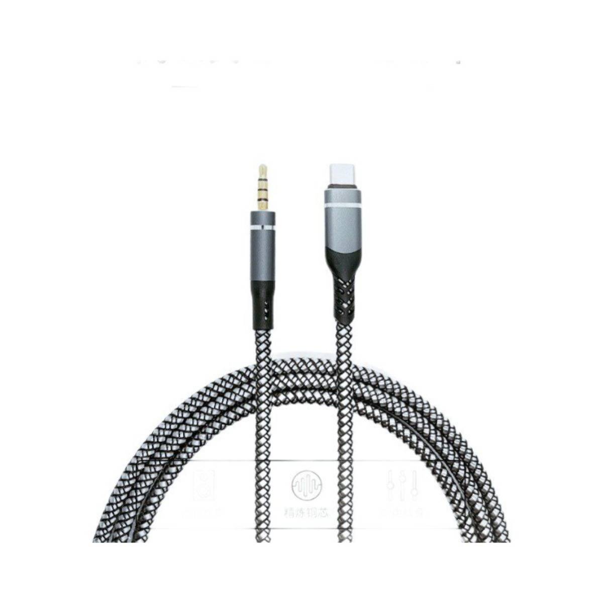 Geflochtenes Audiokabel mit 3,5-mm-Kopfhörerbuchse an einem Ende und Lightning-Anschluss am anderen Ende, aufgerollt auf weißem Hintergrund dargestellt