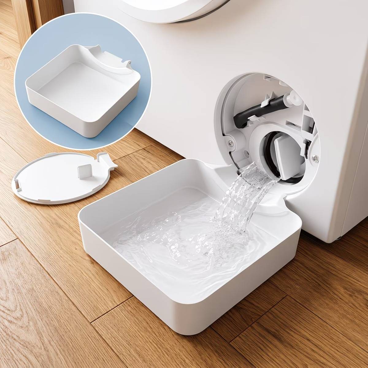 Weiße Geräteablage für Wasserablauf, das Wasser von einem Seitenauslauf auffängt; die Vergrößerung zeigt die Ablage und ihren angebrachten Deckel.