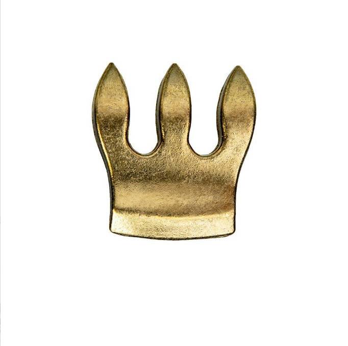 Goldenes dreizackiges Kronenwappen zentriert auf weißem Hintergrund.