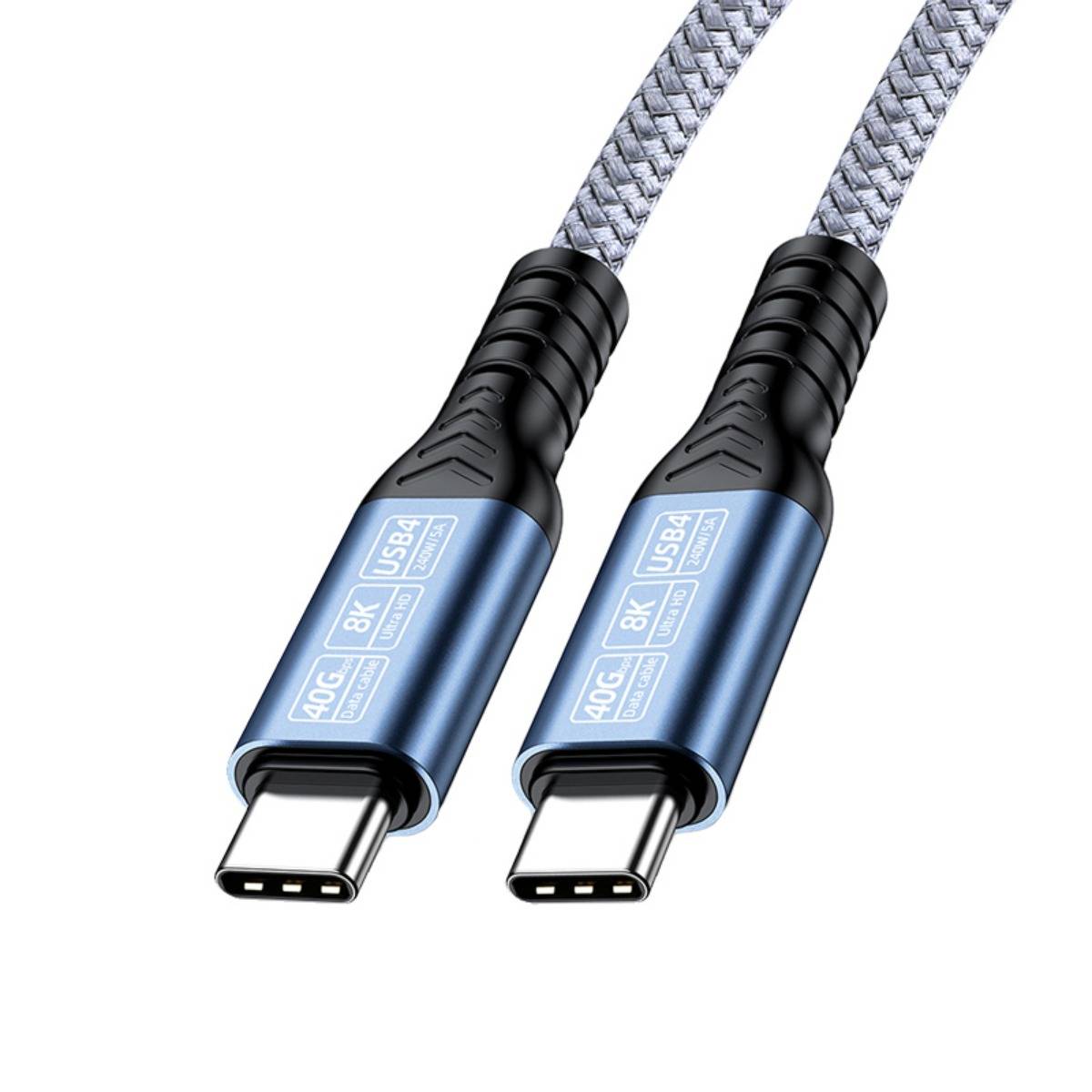 Zwei geflochtene USB-C-Ladekabel mit blauen Metallsteckern, nebeneinander auf weißem Hintergrund dargestellt.
