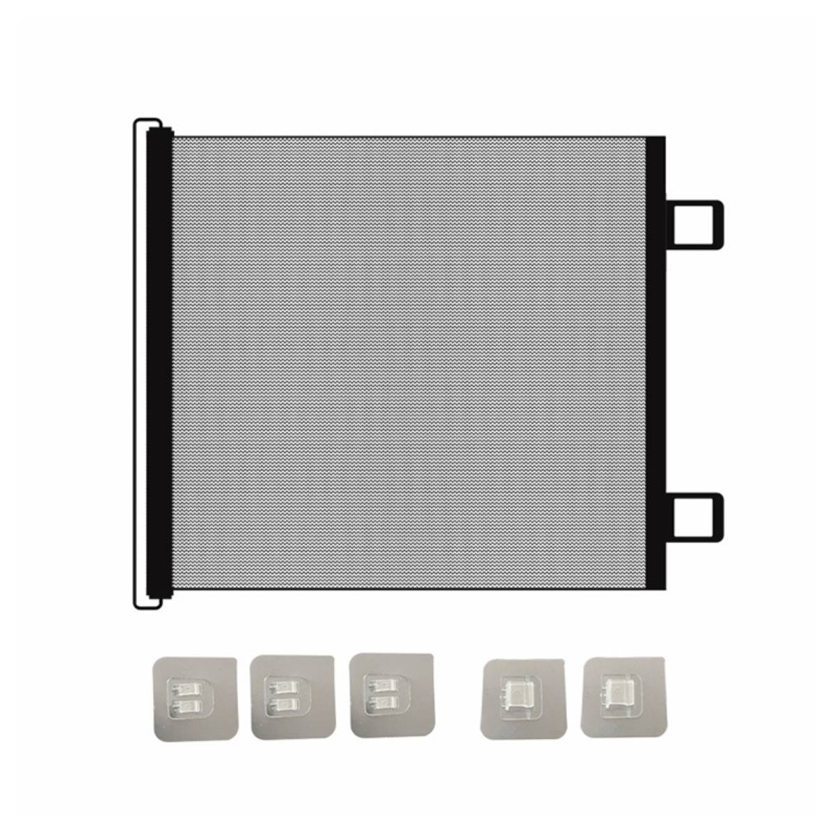 Rechteckiges Maschensieb-Panel mit schwarzem Rahmen und seitlichen Laschen, gezeigt über fünf kleinen quadratischen Befestigungsclips auf weißem Hintergrund.