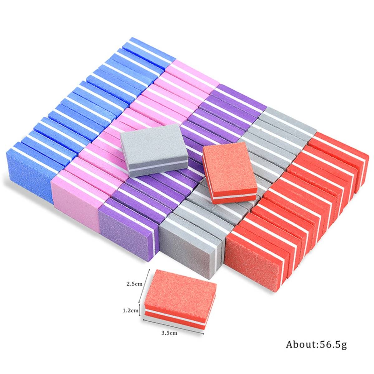 Farbenfrohe rechteckige Nagelfeilen in Blau, Rosa, Lila, Grau und Rot, dargestellt als gestapelte Blöcke mit einem Größenbeispiel mit den Maßen 3,5 cm x 2,5 cm x 1,2 cm und einem Gewicht von etwa 56,5 g.