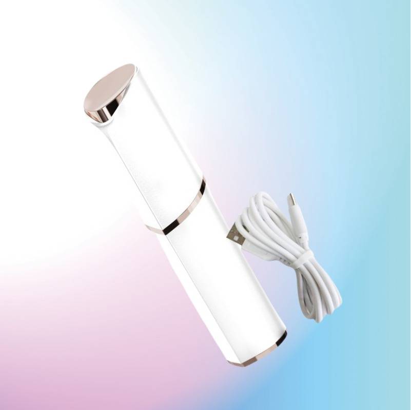 Weißes tragbares elektronisches Gerät mit USB-Ladekabel auf einem rosa-bis-blauen Farbverlaufshintergrund.