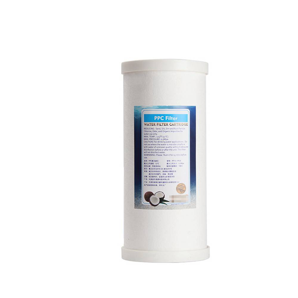 Weißer zylindrischer PPC-Wasserfilterpatrone mit einem Produktetikett auf der Vorderseite.