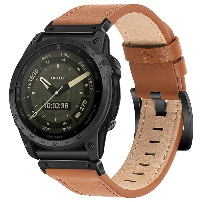 Schwarze Garmin Tactix Smartwatch mit beigefarbenem Lederarmband, von vorne und seitlich auf weißem Hintergrund gezeigt.