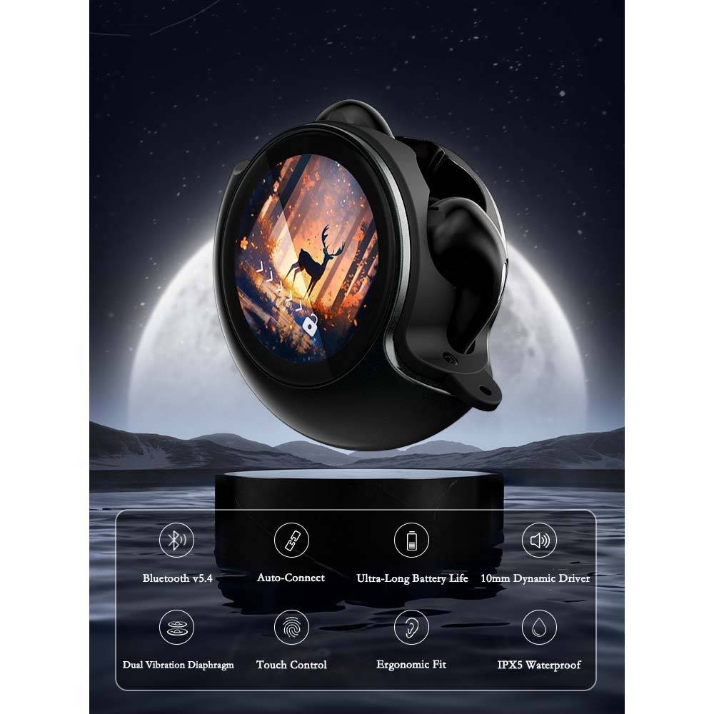 Smartwatch-ähnliche Ohrhörer mit Display auf mondbeglänztem Hintergrund, das Bluetooth 5.4, automatische Verbindung, lange Akkulaufzeit, Touchsteuerung, ergonomische Passform und IPX5-Wasserschutz hervorhebt.