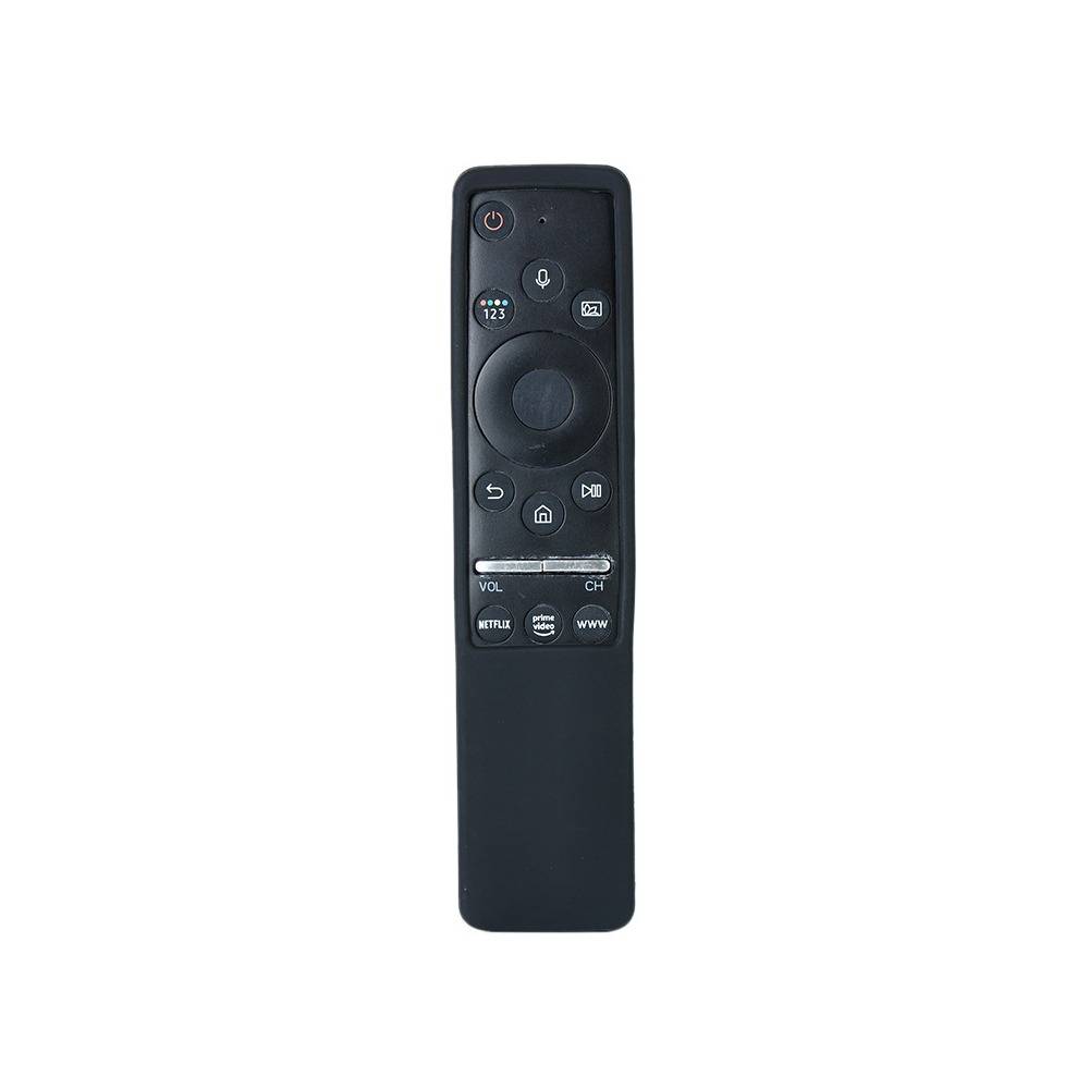 Schwarze TV-Fernbedienung aufrecht auf weißem Hintergrund angezeigt, mit Tasten für Ein-/Ausschaltung, Lautstärke, Kanäle, Home und Streaming-Apps.