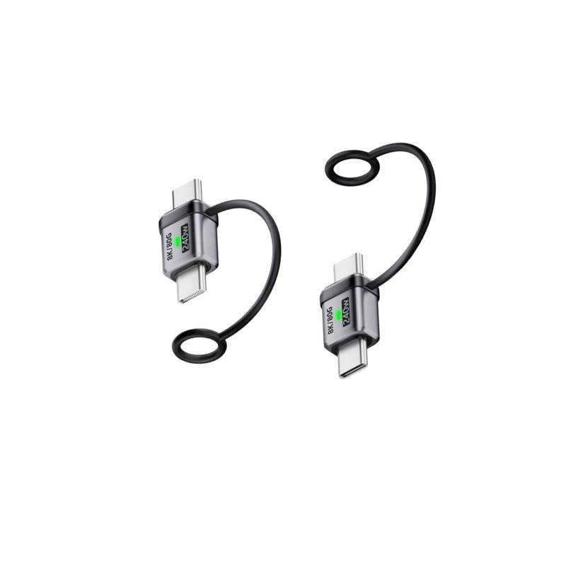 Zwei USB-C-Adapter-Dongles mit kurzen schwarzen Schleifenkabeln, dargestellt auf weißem Hintergrund.