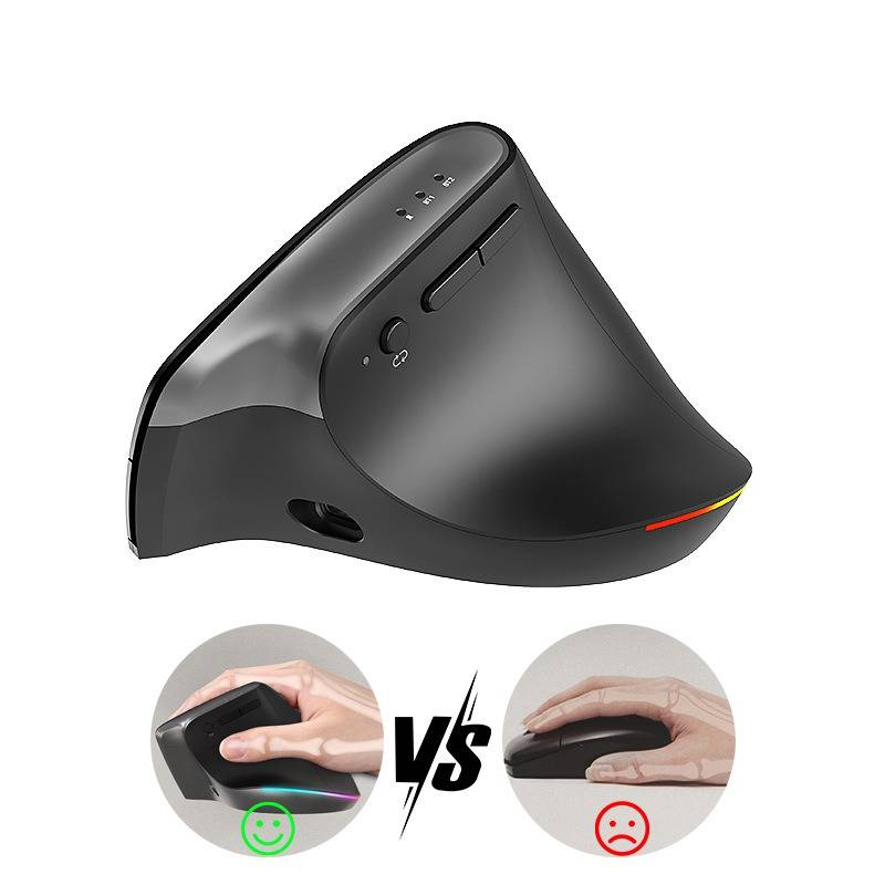 Schwarze ergonomische vertikale kabellose Maus, die mit Vergleich der Links-Rechts-Handhaltung gezeigt wird, wobei komfortable Handballenunterstützung gegenüber angestrengtem Griff hervorgehoben wird.