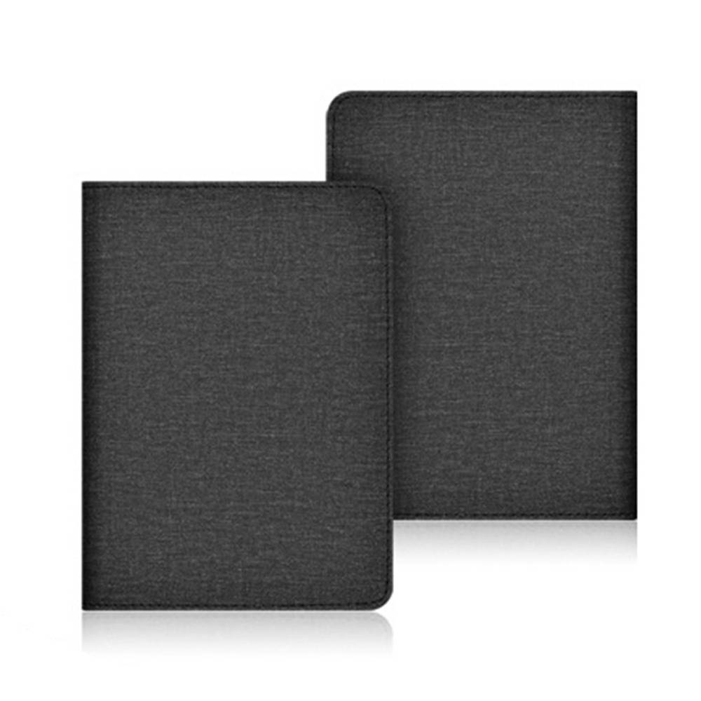 Zwei sich überlappende dunkelgraue Tablet-Schutzhüllen aus Stoff mit abgerundeten Ecken auf weißem Hintergrund.