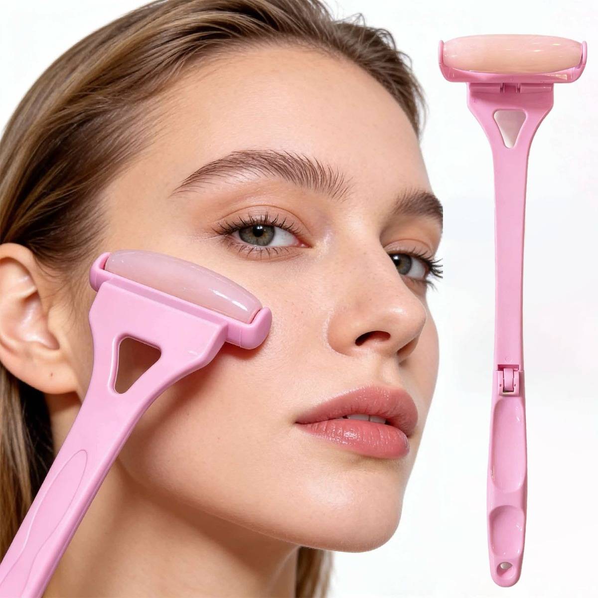Nahaufnahme einer Frau, die eine rosa Gesichtsrolle auf ihrer Wange verwendet, wobei die Rolle neben ihr auf weißem Hintergrund gezeigt wird.