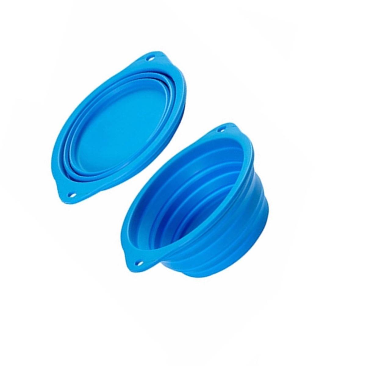 Blaue zusammenklappbare Silikonschüssel, offen und flach zusammengeklappt dargestellt, mit kleinen Aufhängelöchern auf weißem Hintergrund.