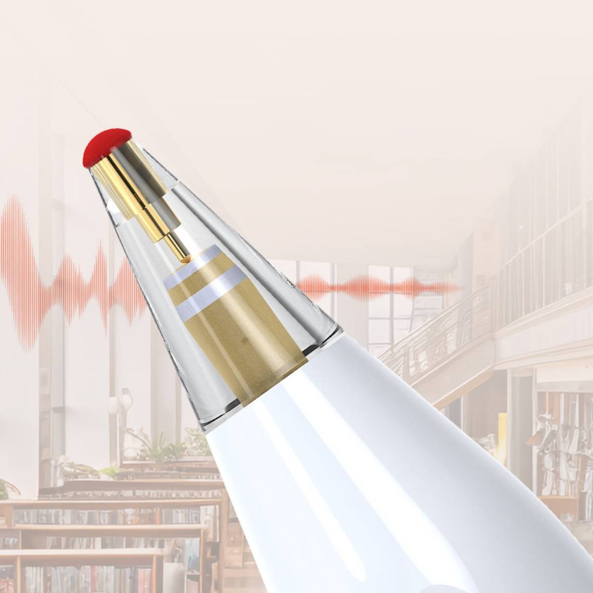 Eine Nahaufnahme eines futuristischen metallischen stiftähnlichen Geräts mit einer roten Spitze, das schräg über einem unscharfen Büro-/Bibliothekshintergrund mit einer orangefarbenen Wellenformgrafik angewinkelt ist.