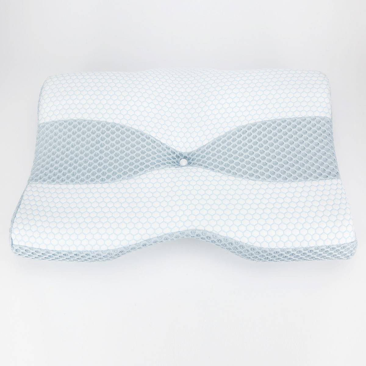 Weiße konturierte Kopfkissen aus Memory Foam mit atmungsaktivem Mesh-Bezug und zentraler Vertiefung, auf einfachem Hintergrund gezeigt.