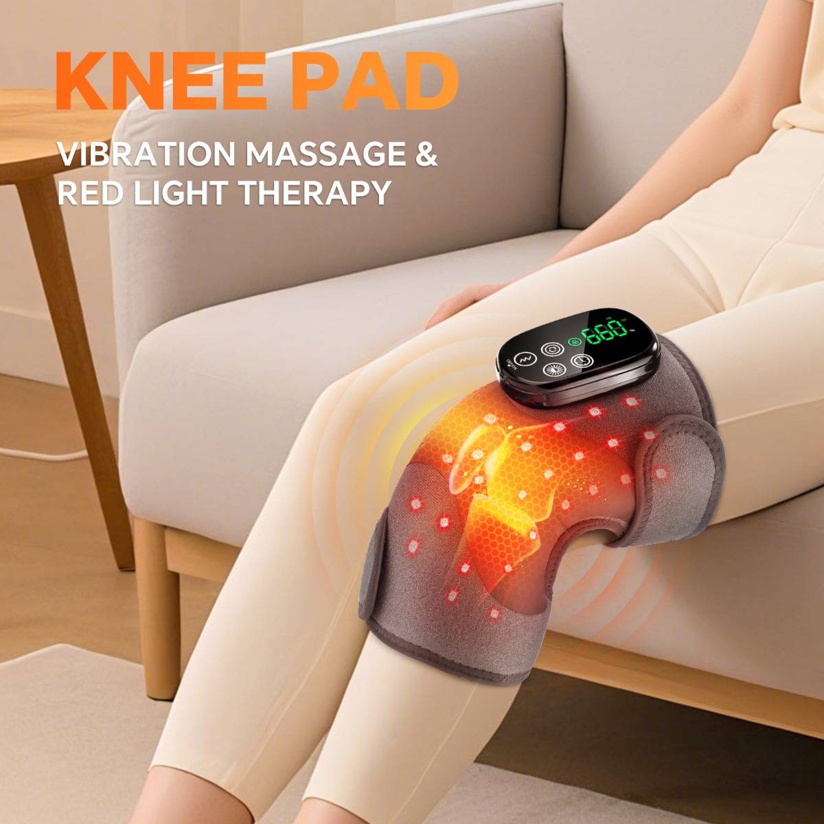 Frau trägt ein beheiztes Kniepolster mit digitalem Regler, beschriftet mit "KNEE PAD"" und ""VIBRATION MASSAGE & RED LIGHT THERAPY"".