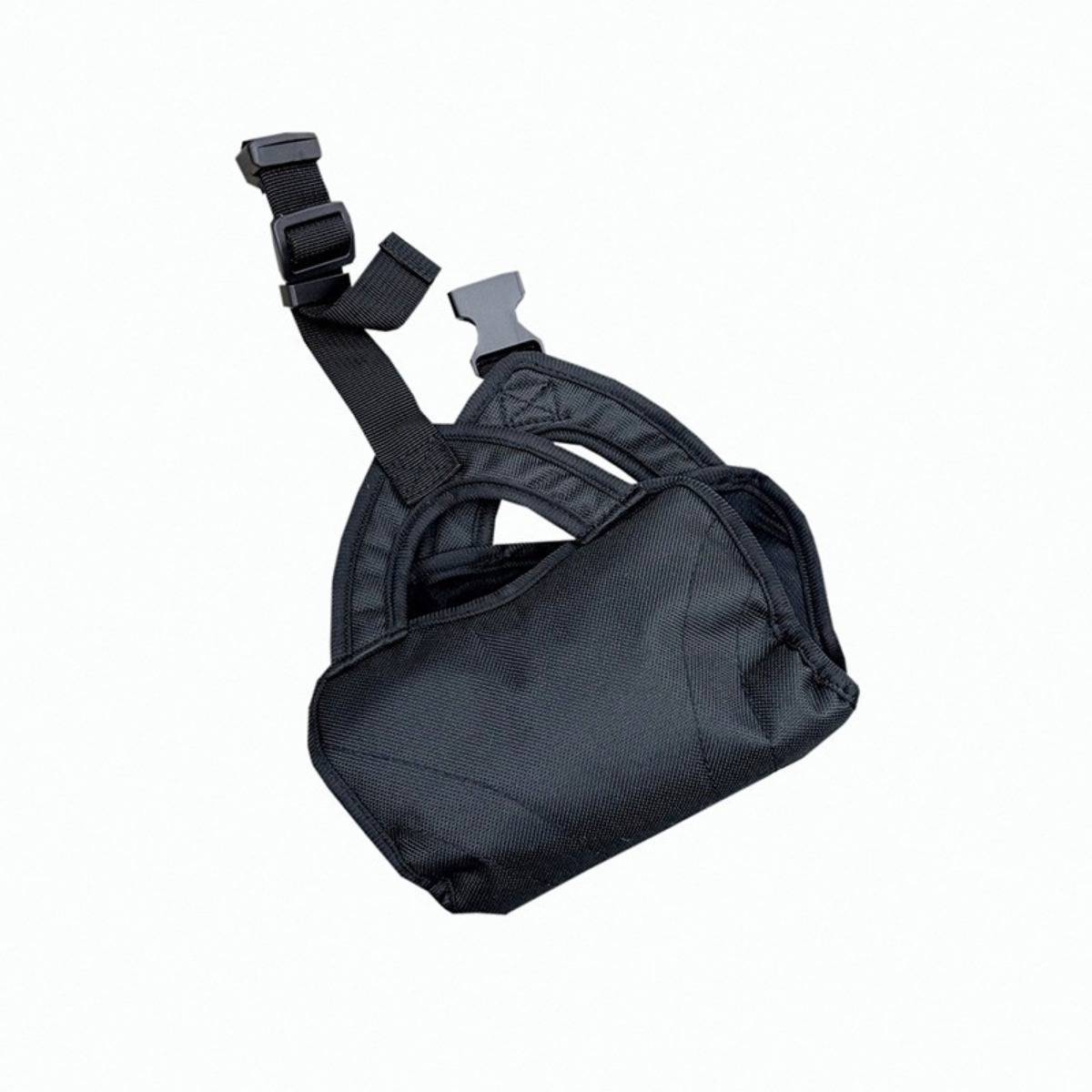Schwarze Nylon-Knöchel- oder Handgelenkstützschiene mit verstellbarem Riemen und Schnalle auf weißem Hintergrund.