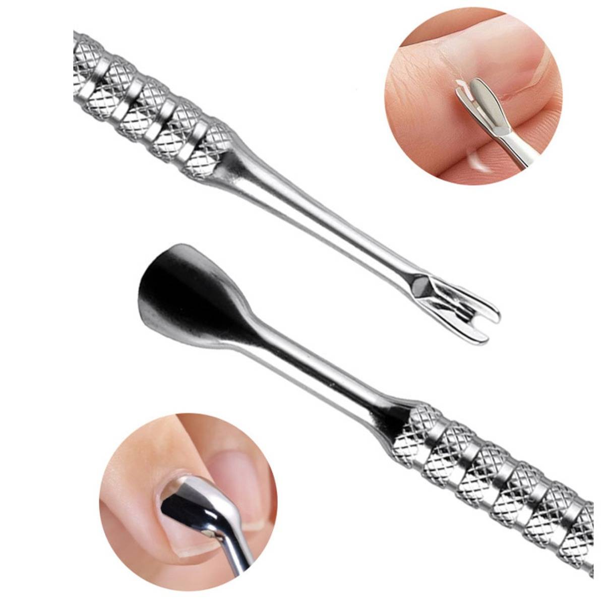 Zwei Metall-Nagelhäutchen-Schieber/Kratzer mit strukturierten Griffen, gezeigt mit vergrößerten Detailansichten, die die Anwendung rund um die Fingernägel demonstrieren.