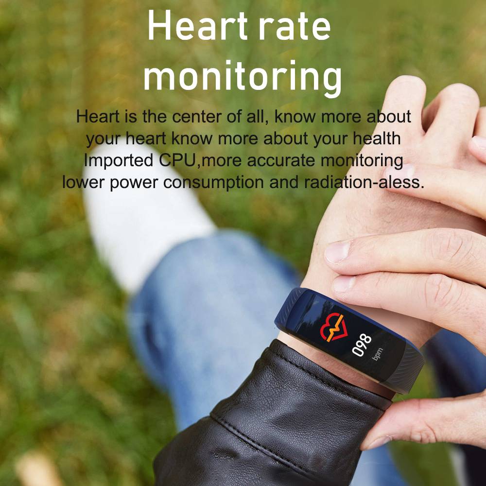 Person mit Fitness-Tracker, der eine Herzfrequenz von 98 Schlägen pro Minute anzeigt, mit Text, der Herzfrequenzüberwachung, genaue Verfolgung mit niedriger Stromaufnahme und strahlungsfrei bewirbt.