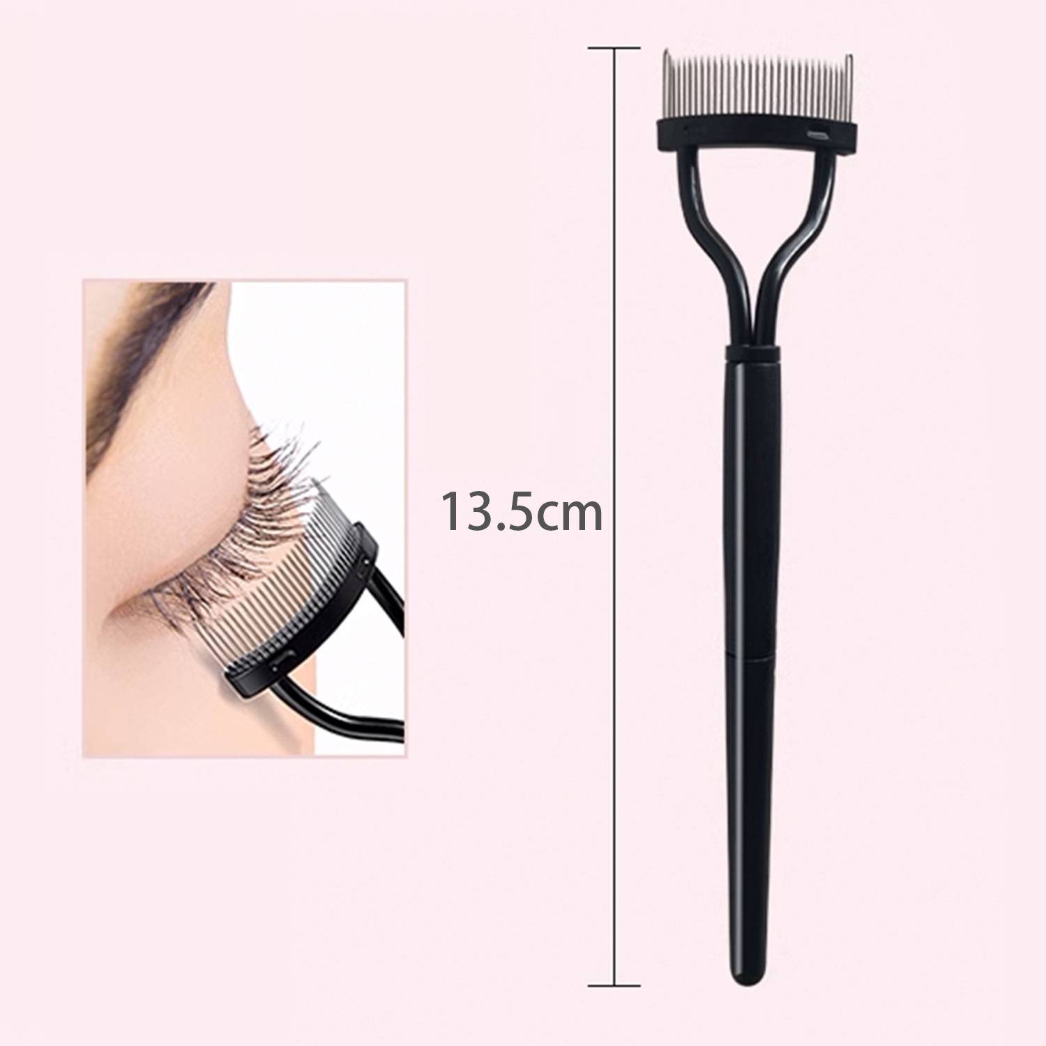 Wimpernkamm mit eingefügter Nahaufnahme auf Wimpern, mit einer Beschriftung von 13,5 cm Länge auf rosa Hintergrund.