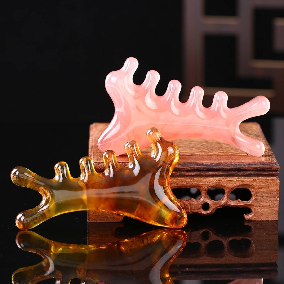 4-in-1 Massagekamm aus Harz für Kopf und Gesicht — natürliches Gua Sha Meridian-Akupressur, tragbares 2er-Set Pink