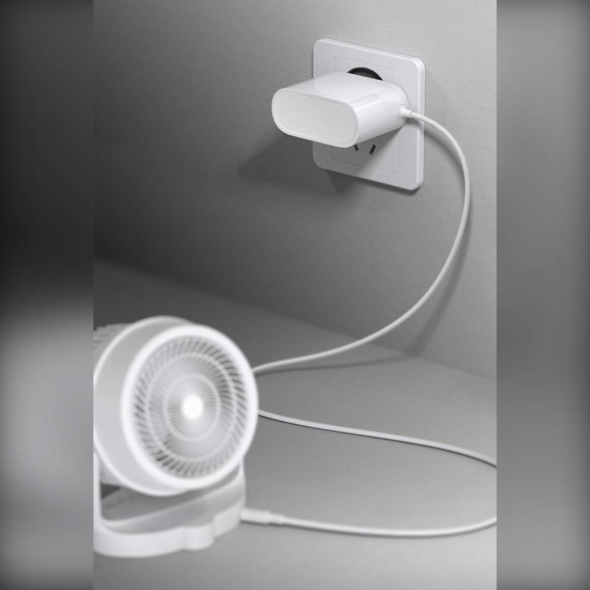 24V 1A EU-Stecker AC/DC-Netzteil 3.5x1.35mm – Kompaktes PC-Gehäuse, 100-240V Eingang, 150cm Kabel Black
