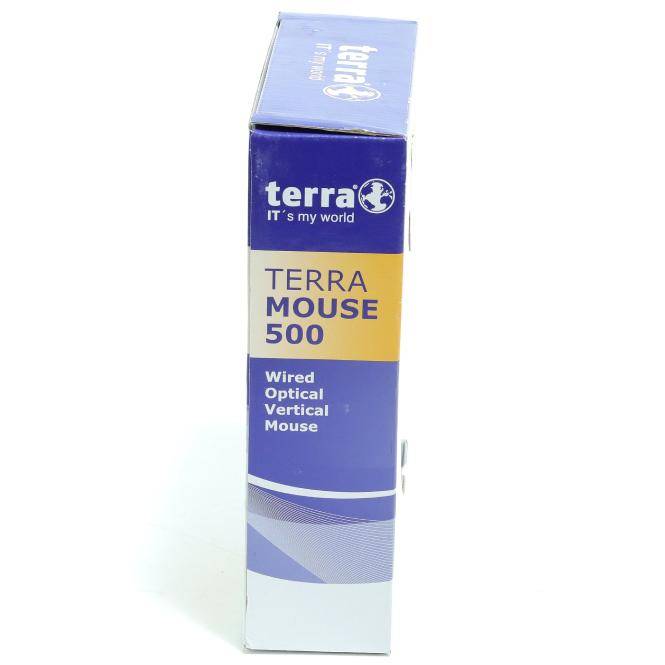 Verpackung für eine Terra Mouse 500 kabelgebundene optische vertikale Maus, die aufrecht stehend mit Produktbranding auf weißem Hintergrund gezeigt wird.