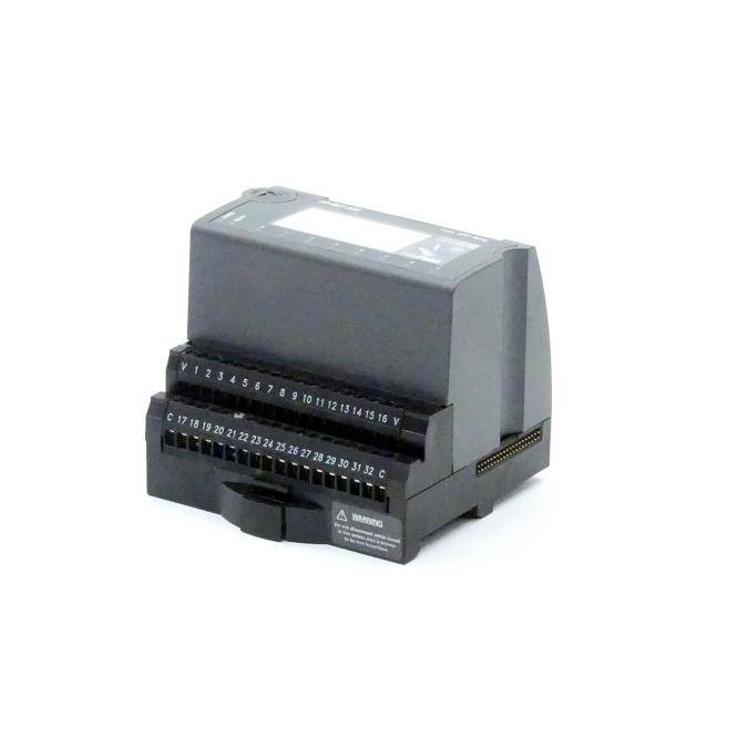 Industrielles elektronisches Steuermodul mit nummerierten Anschlussklemmen und einem Anzeigebildschirm, auf weißem Hintergrund dargestellt.