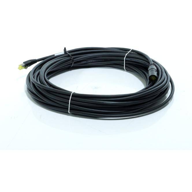 Aufgerolltes schwarzes Kabel mit Anschlüssen an beiden Enden, mit weißen Kabelbindern gebündelt auf einem einfachen weißen Hintergrund.