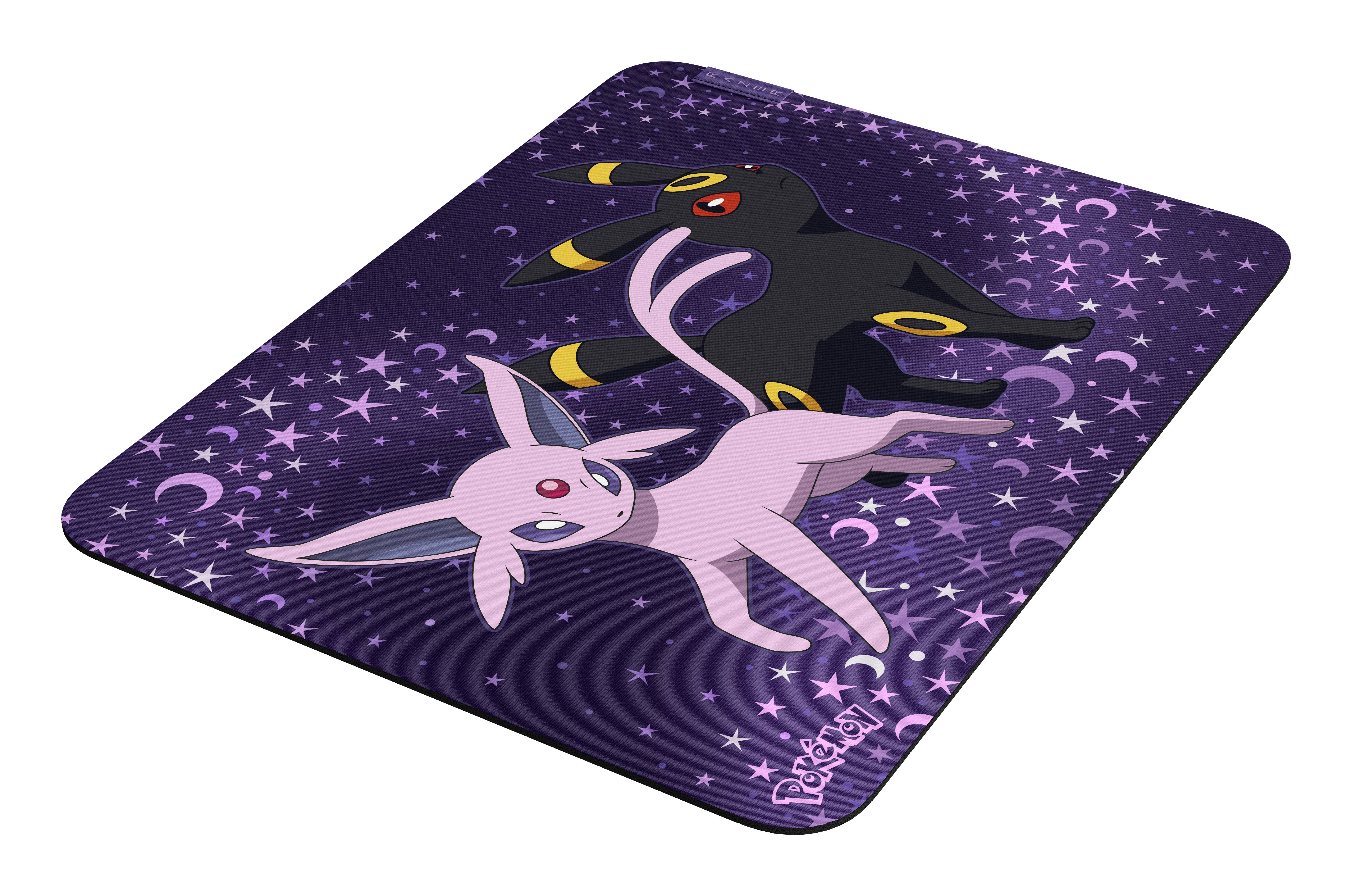 Illustrierte Pokémon-Spielmatte mit Umbreon und Espeon auf violettem Sternenhimmel