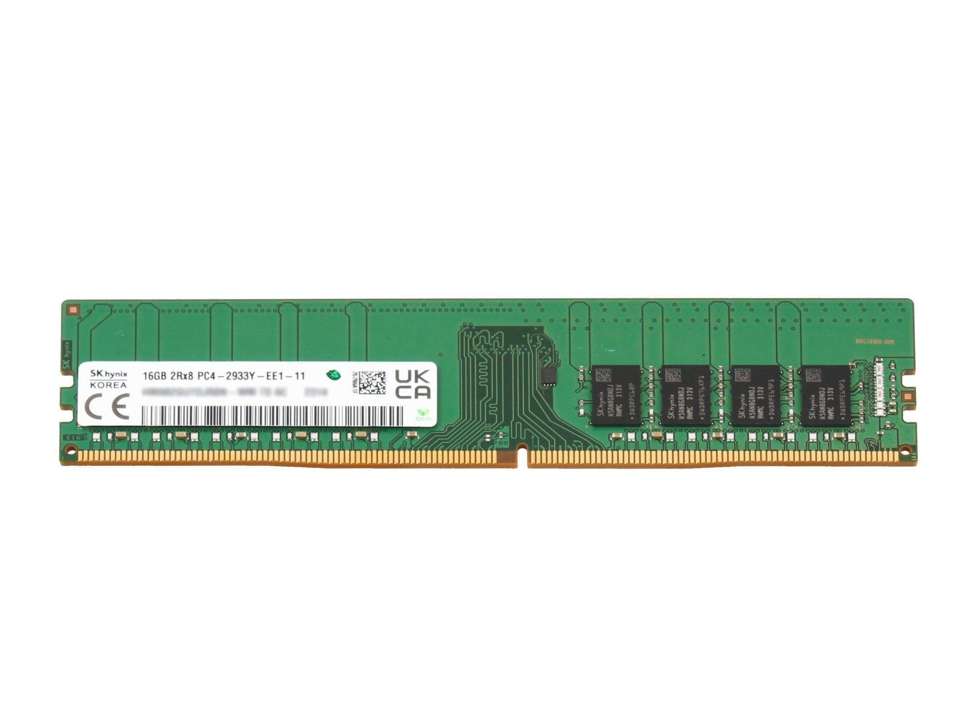 Grünes Computer-RAM-Speichermodul mit Etikett und goldenen Steckkontakten, auf weißem Hintergrund dargestellt.