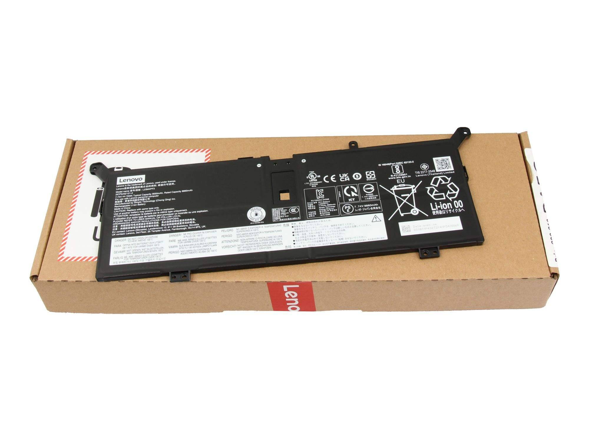 Eine Lenovo-Laptop-Batterie liegt auf ihrer Kartonverpackung.