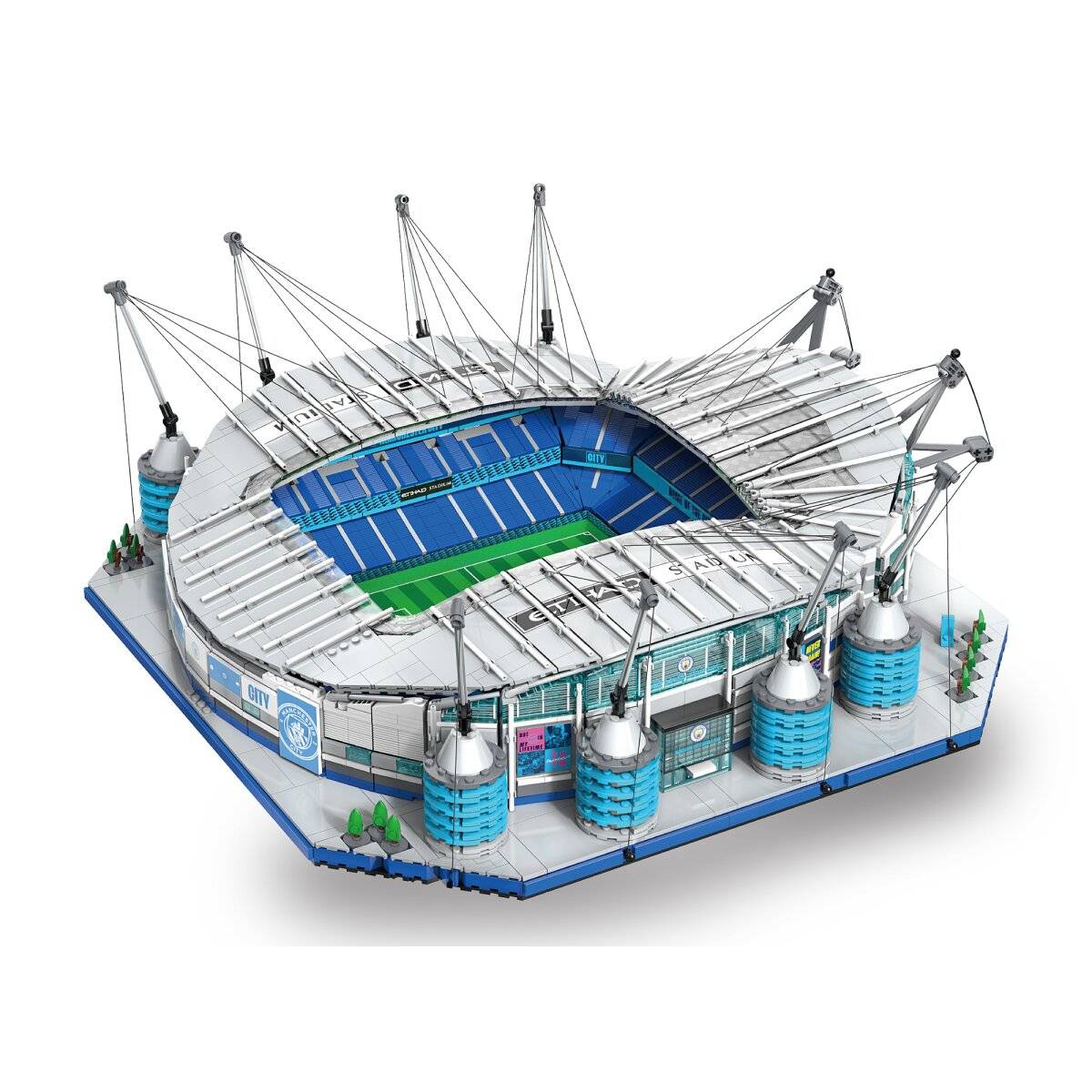 3D-Modell eines Fußballstadions mit offenem Dach, blauen Sitzplätzen, grünem Spielfeld und kabelgestützten Masten rund um die Struktur.