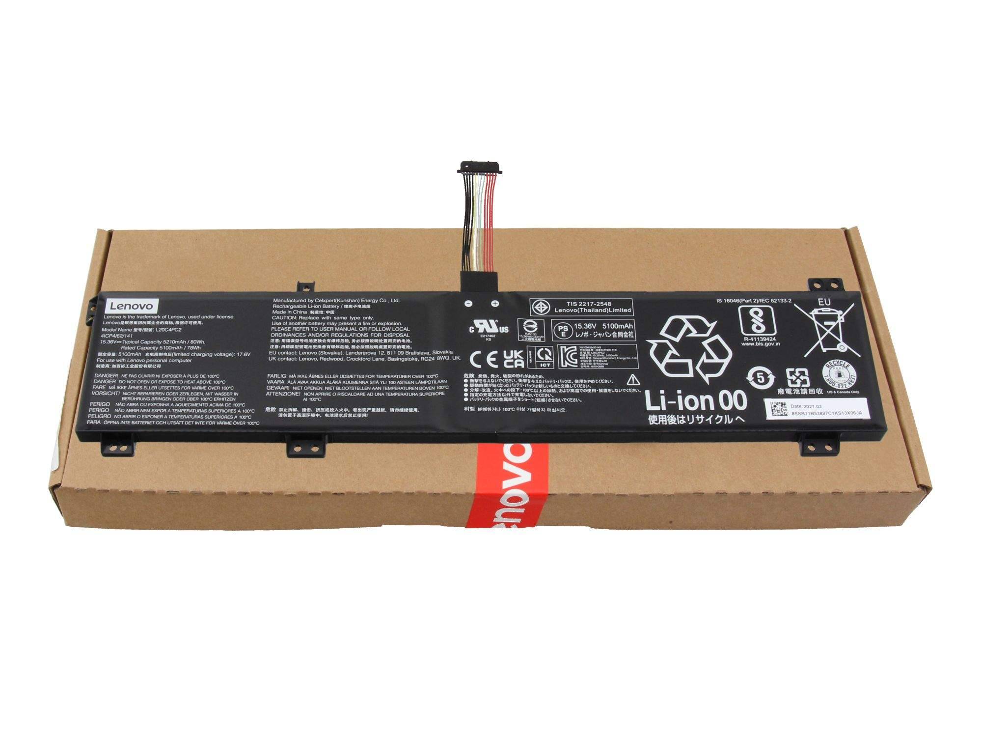 Lenovo Li-Ionen-Laptop-Akku mit Kabel, ruhend auf einem Kartonbox.