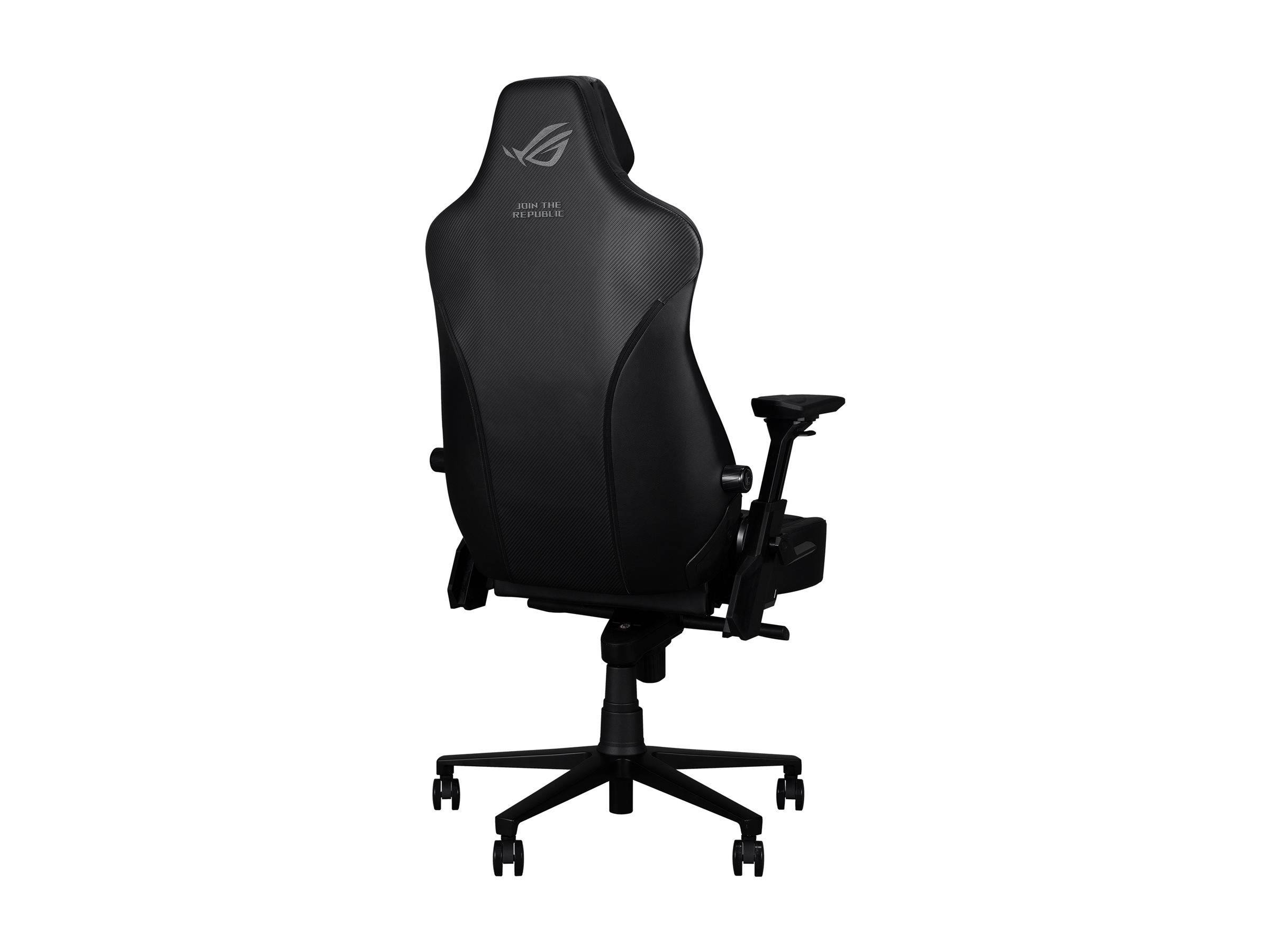 Schwarzer ROG-Gamingstuhl von hinten auf weißem Hintergrund gezeigt, mit verstellbaren Armlehnen und fünfrädrigem Fuß.