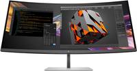 Gebogener Monitor, der einen 3D-Grafikbearbeitungsarbeitsbereich mit einem gerenderten geometrischen Objekt und Codierungs- oder Design-Panels anzeigt.