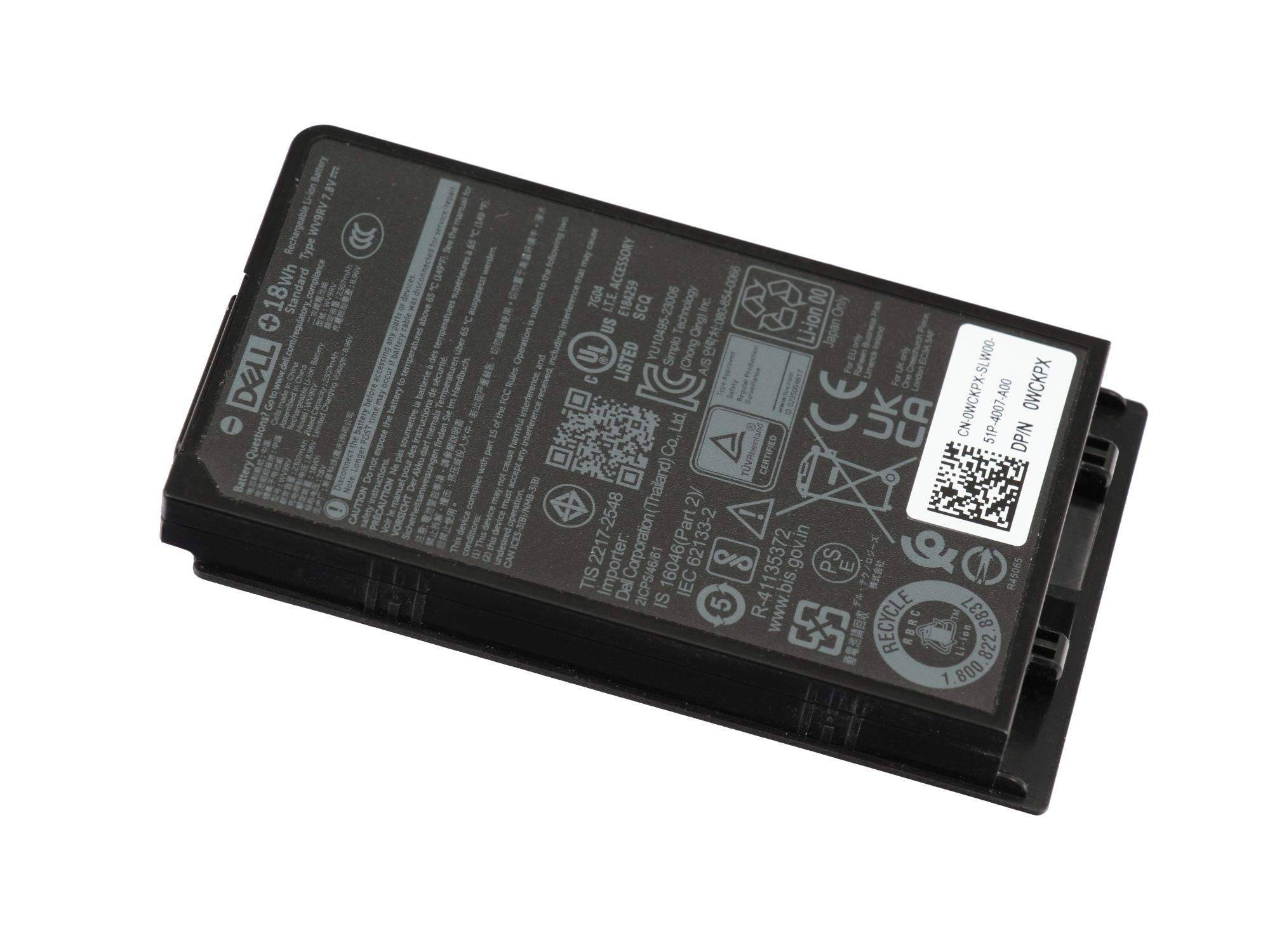 Schwarzes Dell-Laptop-Akku-Pack mit Kennzeichnungsetiketten und QR-Code, isoliert auf weißem Hintergrund dargestellt.