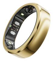 Goldener Smart-Ring mit freigelegter innerer Elektronik und Sensoren, isoliert auf weißem Hintergrund dargestellt.