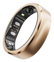 Goldener Smart Ring mit freigelegten inneren Sensoren und Elektronik auf weißem Hintergrund.