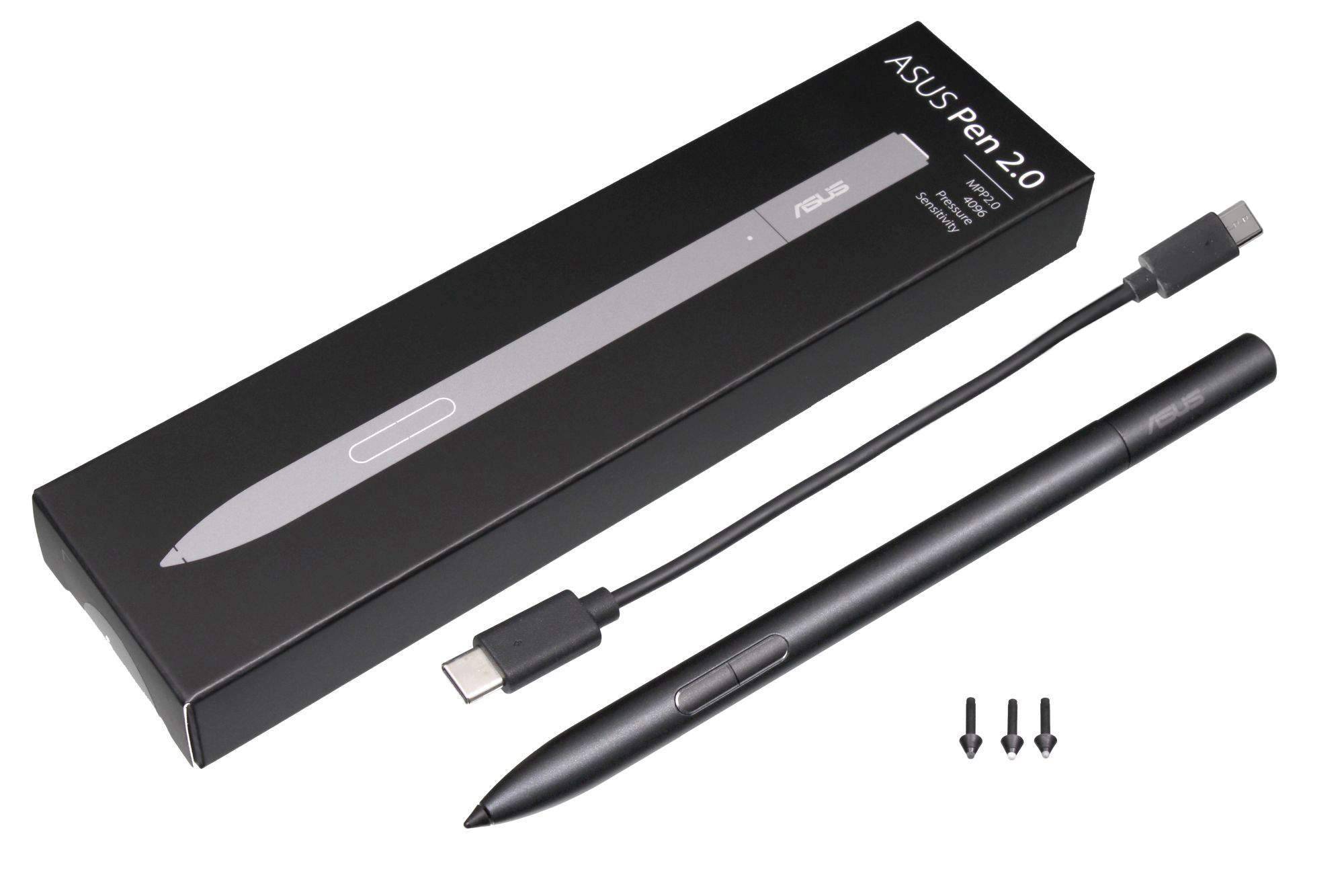 Schwarzer ASUS Pen 2.0 Stylus in seiner Originalverpackung, gezeigt mit USB-C-Ladekabel und drei austauschbaren Spitzen.