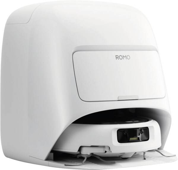 Weißer Roboter-Staubsauger in einer Ladestation, mit offener Frontplatte und sichtbarem Markennamen 'ROMO'.